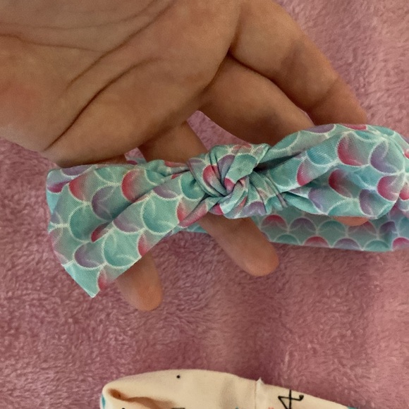 Set of two baby’s headbands - Picture 3 of 4